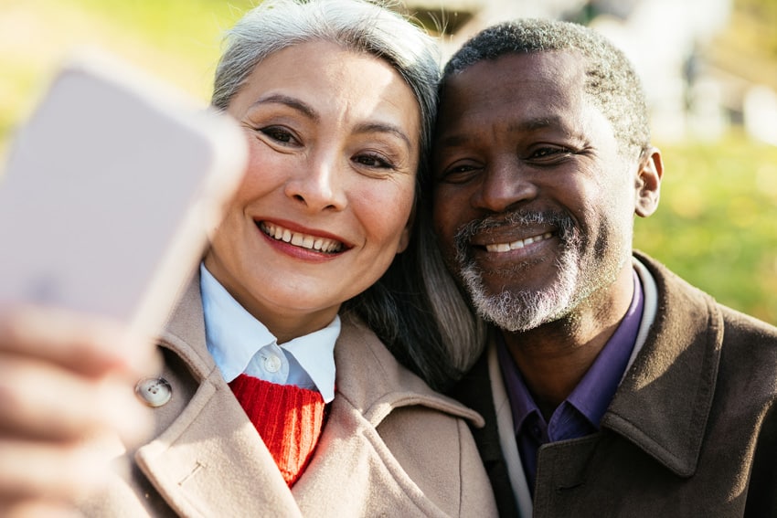 Senior couple enjoying the benefits of clear vision thanks to cataract surgery in Minnesota