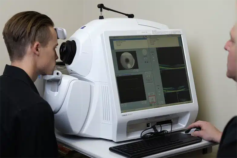 AI-powered cataract surgery planning using advanced diagnostic imaging at OVO LASIK + LENS